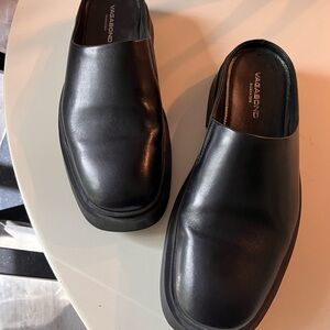 Vagabond Black Leather Mules